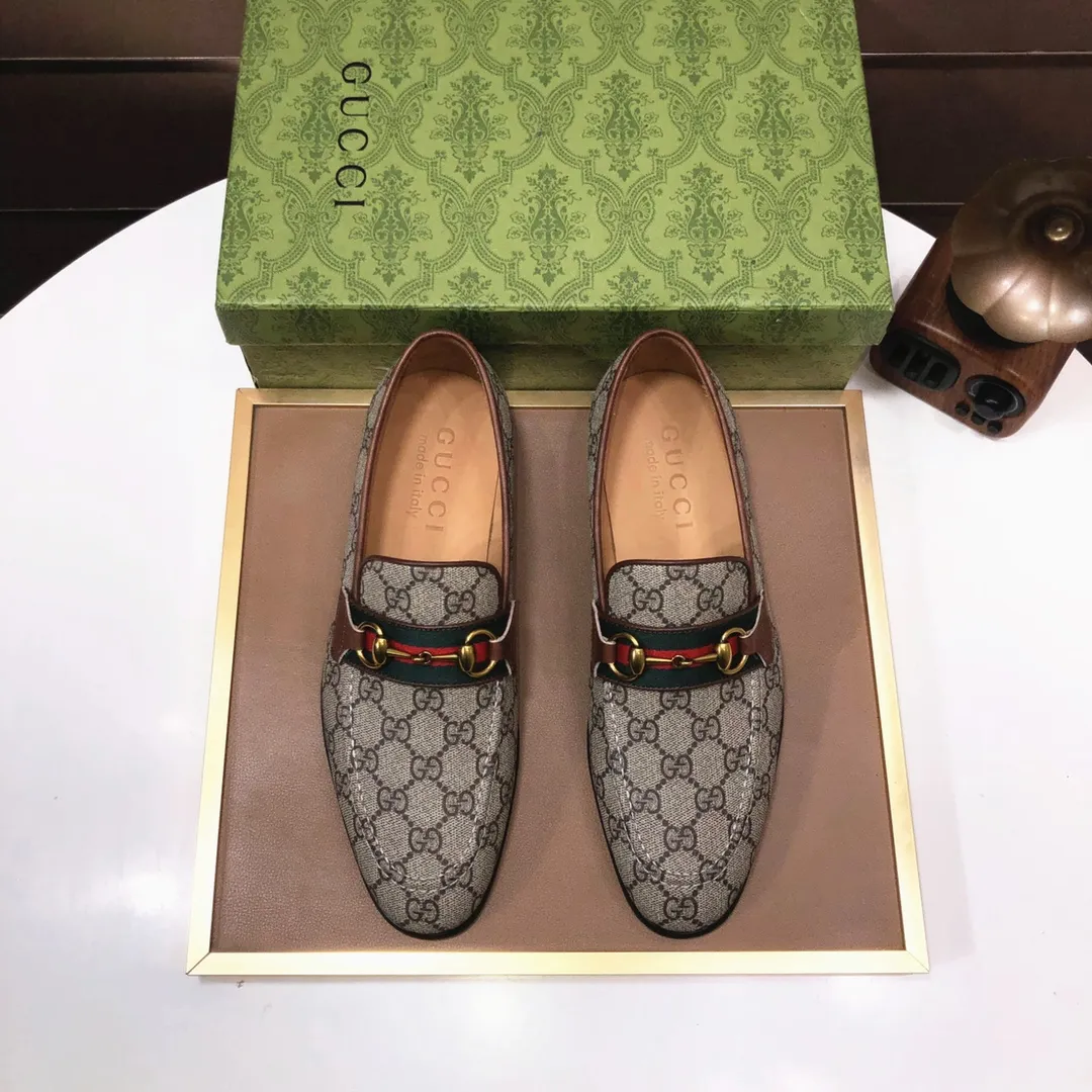 Men's shoes💰500💰Italy's top luxury men's shoe giant (GUCCI) (Gucci) (full cowhide lining) new arrival🍃Original European style🔰 Pleasant to the eye😍In order to make the shoes more durable and non-deformable🌀The production continues to follow traditional methods but there is still no lack of innovation💪Choose original sheepskin for the leather♻️ Smooth and natural And extra bright ⭐Made of imported cowhide, the first choice of rich people 38-45 (45 customized)